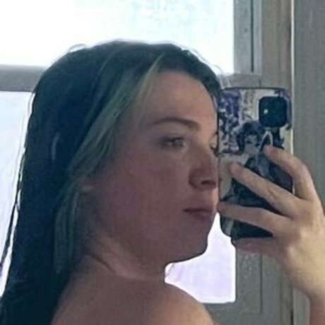 Naakte gelekte OnlyFans-foto van Ivieenova