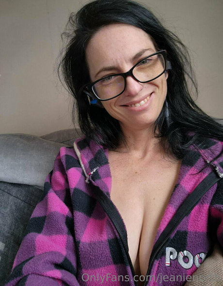 Naakte gelekte OnlyFans-foto van Jeanienorth