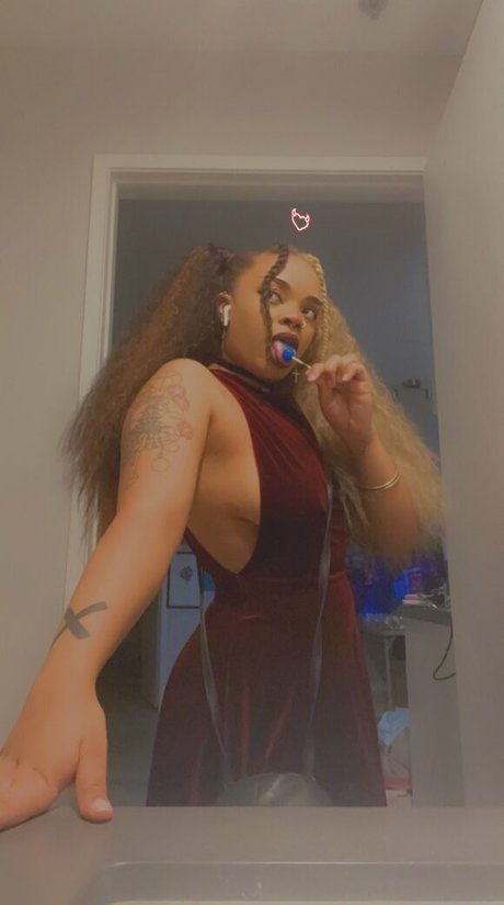Naakte gelekte OnlyFans-foto van Kikicheea