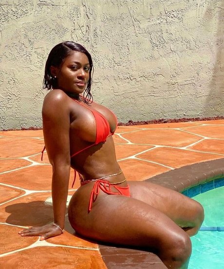 Naakte gelekte OnlyFans-foto van Babeth Lando
