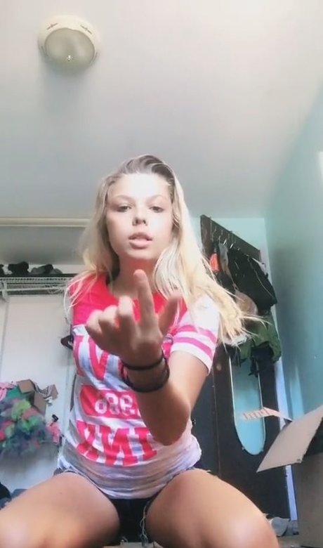 Naakte gelekte OnlyFans-foto van Corey Maison