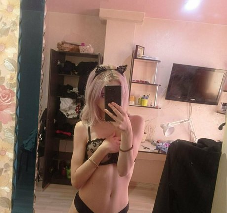 Naakte gelekte OnlyFans-foto van Dashaart
