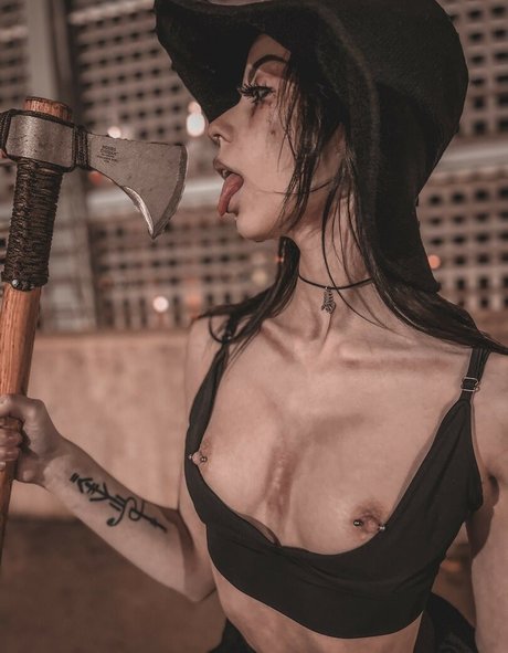 Naakte gelekte OnlyFans-foto van Midnightrav3n