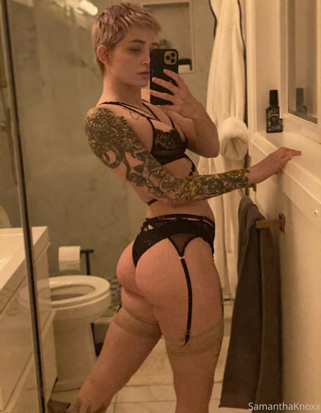 Naakte gelekte OnlyFans-foto van Samanthaknoxxoxo