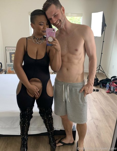 Naakte gelekte OnlyFans-foto van Averyjane