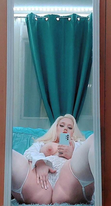 Naakte gelekte OnlyFans-foto van Marlyndequeen