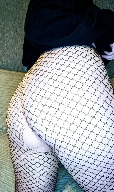 Naakte gelekte OnlyFans-foto van Littlebee