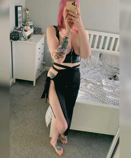Naakte gelekte OnlyFans-foto van Altzoey