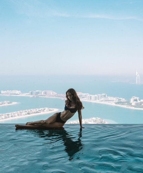 Naakte gelekte OnlyFans-foto van Helena Angelov