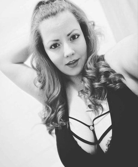 Naakte gelekte OnlyFans-foto van Marloudova