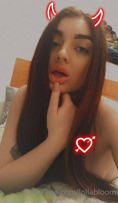 Naakte gelekte OnlyFans-foto van Lollabloom