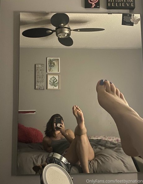 Naakte gelekte OnlyFans-foto van Feetznation