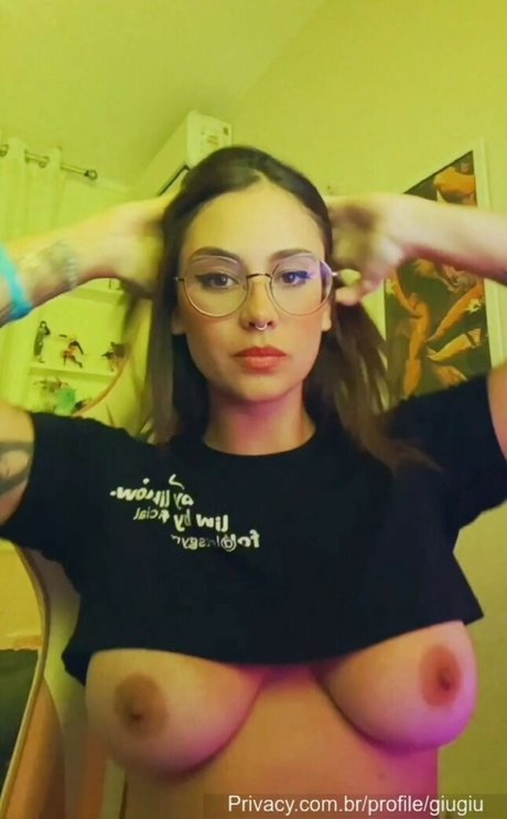 Naakte gelekte OnlyFans-foto van Giu Da Costa