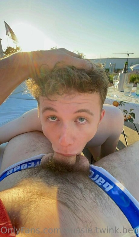 Naakte gelekte OnlyFans-foto van Aussietwinkbenny