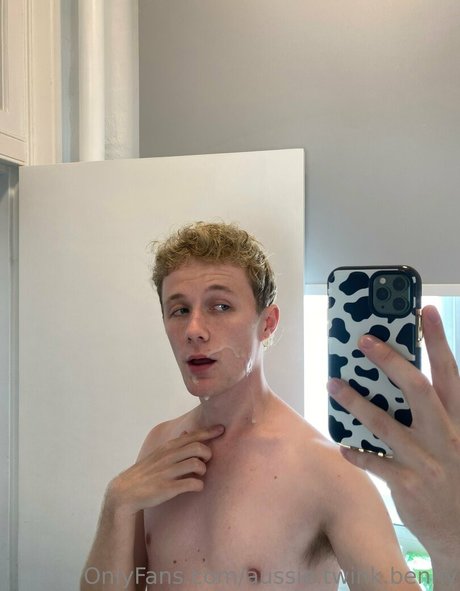 Naakte gelekte OnlyFans-foto van Aussietwinkbenny