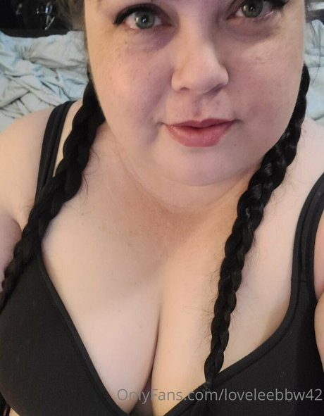 Naakte gelekte OnlyFans-foto van Loveleebbw42