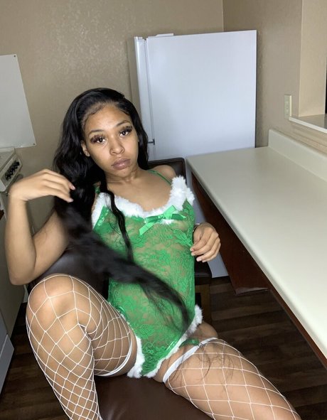 Naakte gelekte OnlyFans-foto van Vvkayb