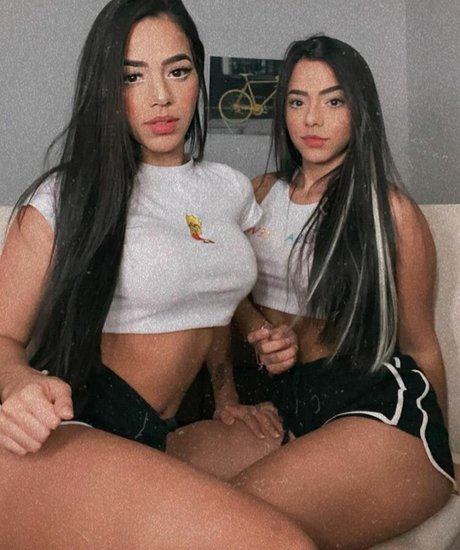 Naakte gelekte OnlyFans-foto van Mariely E Mirella Santos