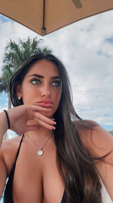 Naakte gelekte OnlyFans-foto van Taylor Alessi
