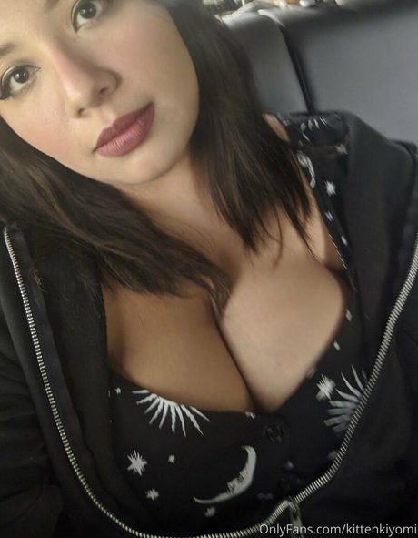 Naakte gelekte OnlyFans-foto van Kittenkiyomi