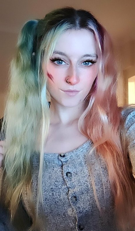 Naakte gelekte OnlyFans-foto van Cinnabun12