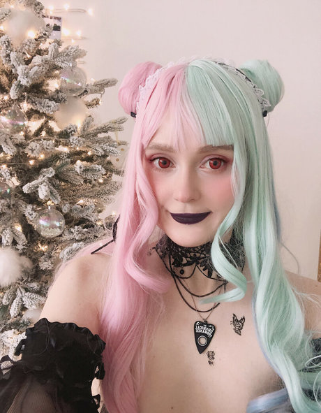 Naakte gelekte OnlyFans-foto van Lunalovesword