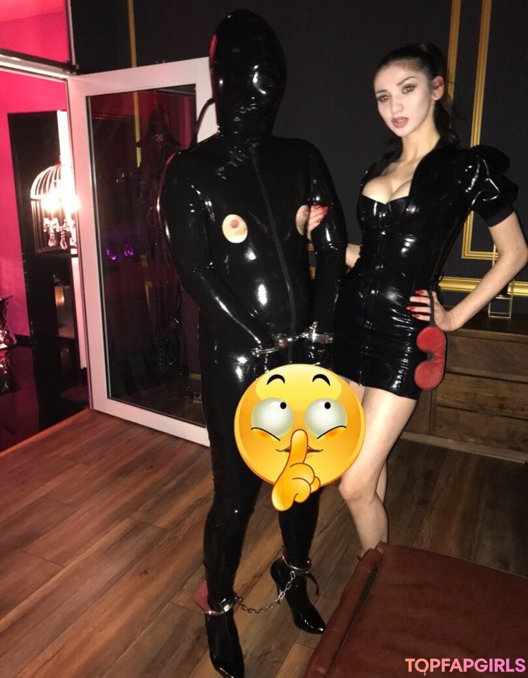 Naakte gelekte OnlyFans-foto van Handcuffs #14 Naakte gelekte OnlyFans-foto van Handcuffs #14