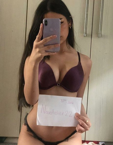 Naakte gelekte OnlyFans-foto van Naaataliee22