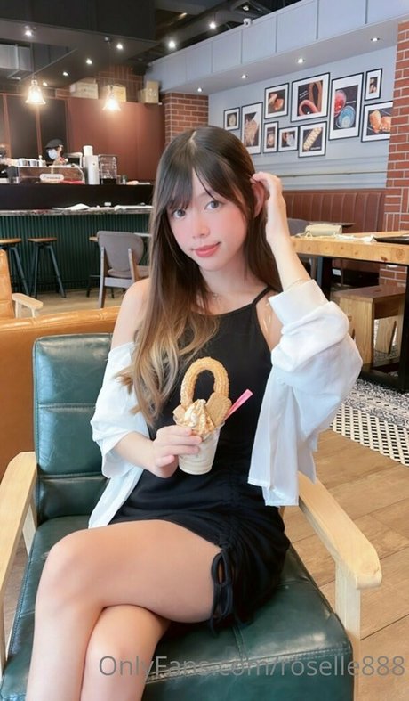 Naakte gelekte OnlyFans-foto van Roselle888
