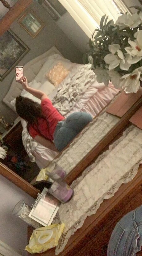 Naakte gelekte OnlyFans-foto van Susannah