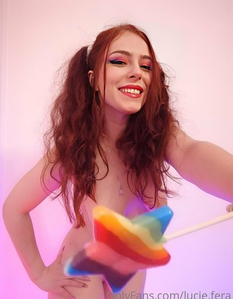 Naakte gelekte OnlyFans-foto van Luciefera