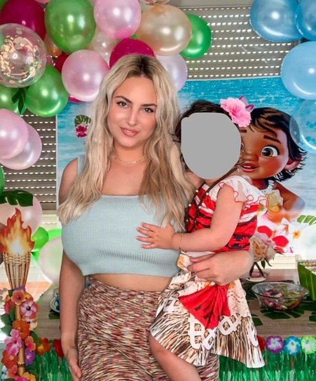 Naakte gelekte OnlyFans-foto van Rachel Elizabeth