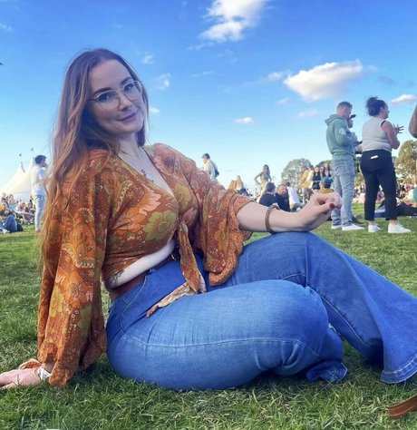 Naakte gelekte OnlyFans-foto van Themindydiaries