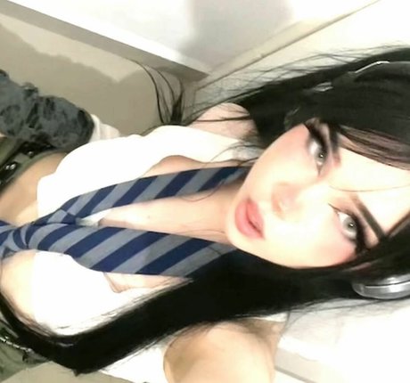 Naakte gelekte OnlyFans-foto van Heidi Ayala