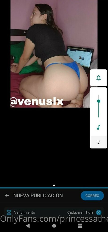 Naakte gelekte OnlyFans-foto van Princessathena12