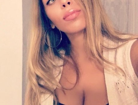 Naakte gelekte OnlyFans-foto van Tami Bar