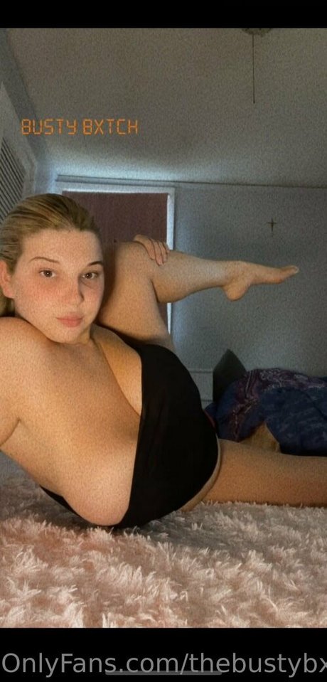 Naakte gelekte OnlyFans-foto van Thebustybxtch