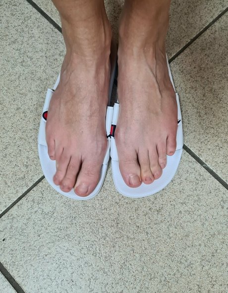 Naakte gelekte OnlyFans-foto van Footvault