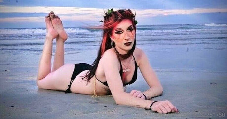 Naakte gelekte OnlyFans-foto van Jasmhynmakeup