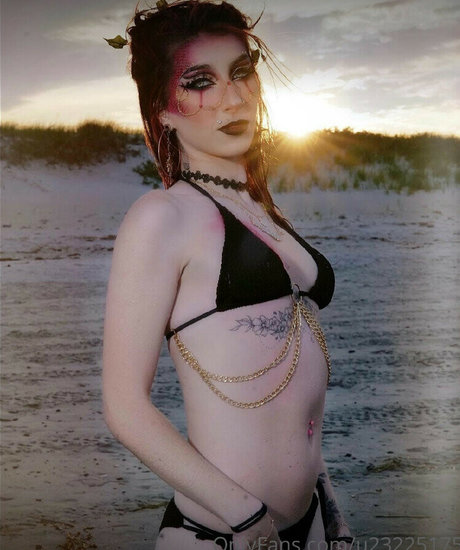 Naakte gelekte OnlyFans-foto van Jasmhynmakeup