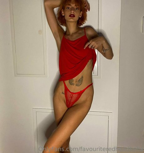 Naakte gelekte OnlyFans-foto van Favouriteredheadbella