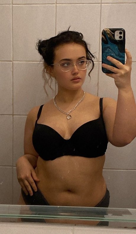 Naakte gelekte OnlyFans-foto van Mechedaily