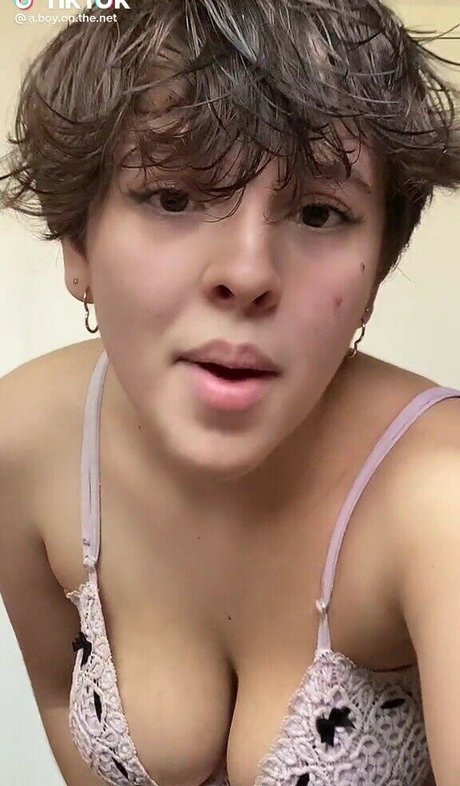 Naakte gelekte OnlyFans-foto van Taqueloe