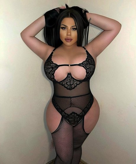 Naakte gelekte OnlyFans-foto van Siliconebarbie
