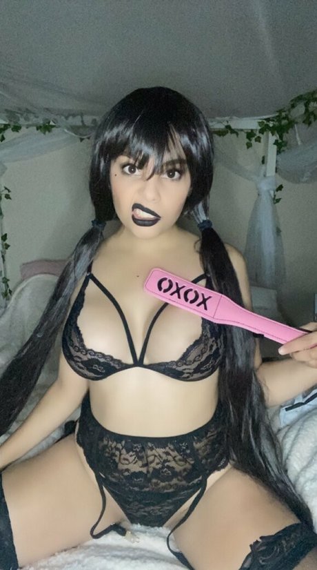Naakte gelekte OnlyFans-foto van Petitemagicalgirl