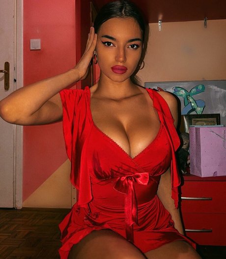 Naakte gelekte OnlyFans-foto van Kristina Djedovic