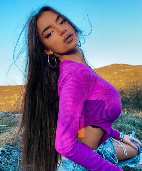 Naakte gelekte OnlyFans-foto van Kristina Djedovic