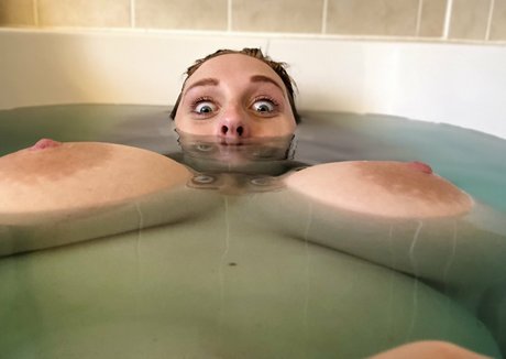 Naakte gelekte OnlyFans-foto van Nicolenu