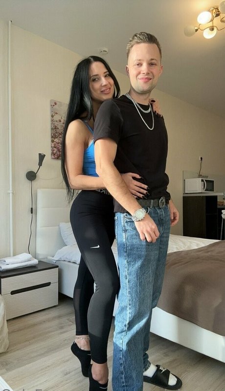 Naakte gelekte OnlyFans-foto van Youngalphagoat
