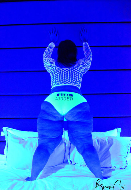 Naakte gelekte OnlyFans-foto van Kourtneycakes